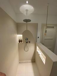 Fertigmontage!!! Es war viel Arbeit, aber das Ergebnis ist Perfekt. Badsanierung im Denkmalgeschützten Siedlungsbau. Hier treffen moderne Akzente auf alte Eleganz. &nbsp;&copy;&nbsp;Mark Kniel GmbH